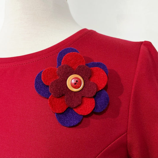 Broche fleur en laine