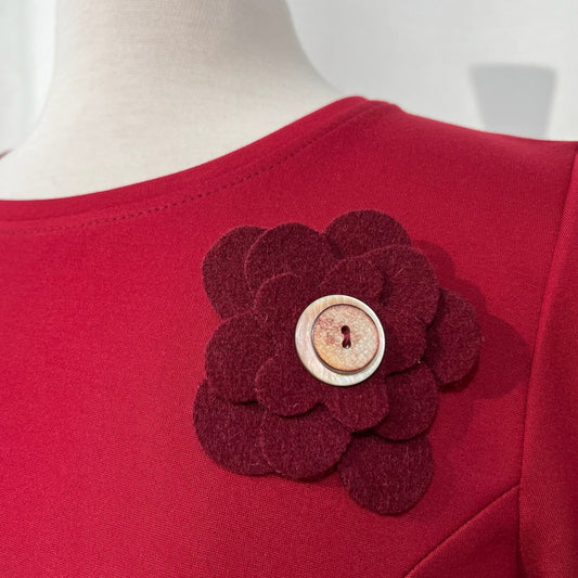 Broche fleur en laine