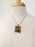 Collier carré multicolore en verre fusionné - Laparé bijoux