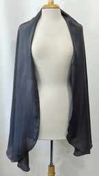 Foulard long et léger en soie gris foncé