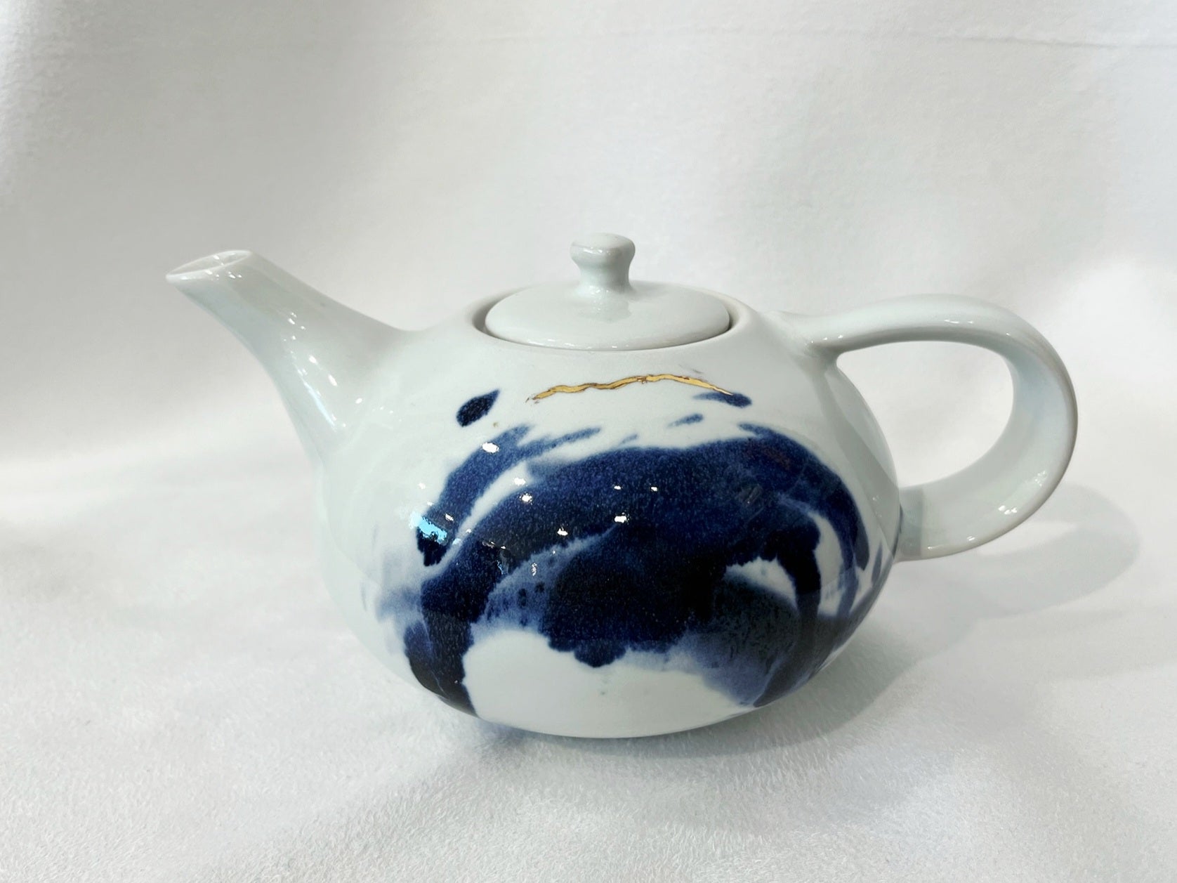 Blue and 23K gold teapot and cups set - Pauline Pelletier