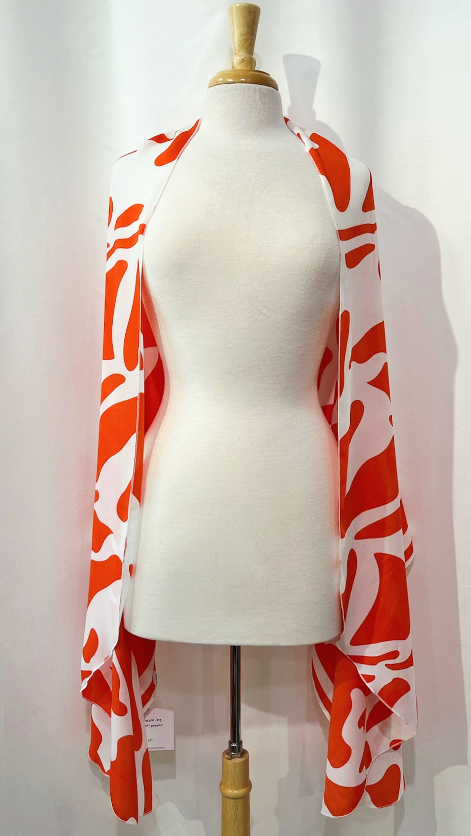 Foulard long imprimé orangé et blanc
