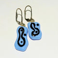 Boucles d'oreilles bleues en verre fusionné - Laparé bijoux.