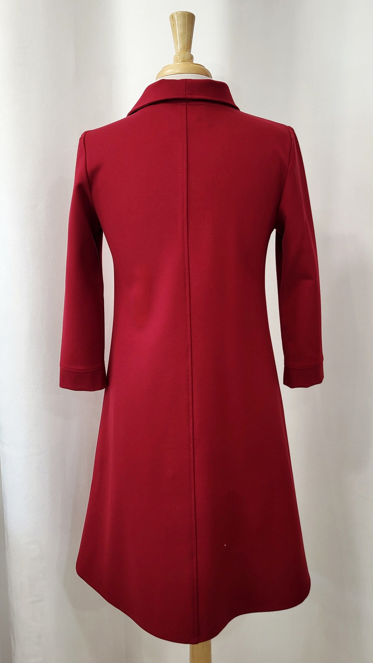 Robe Christine rouge à manches trois-quarts et col rond