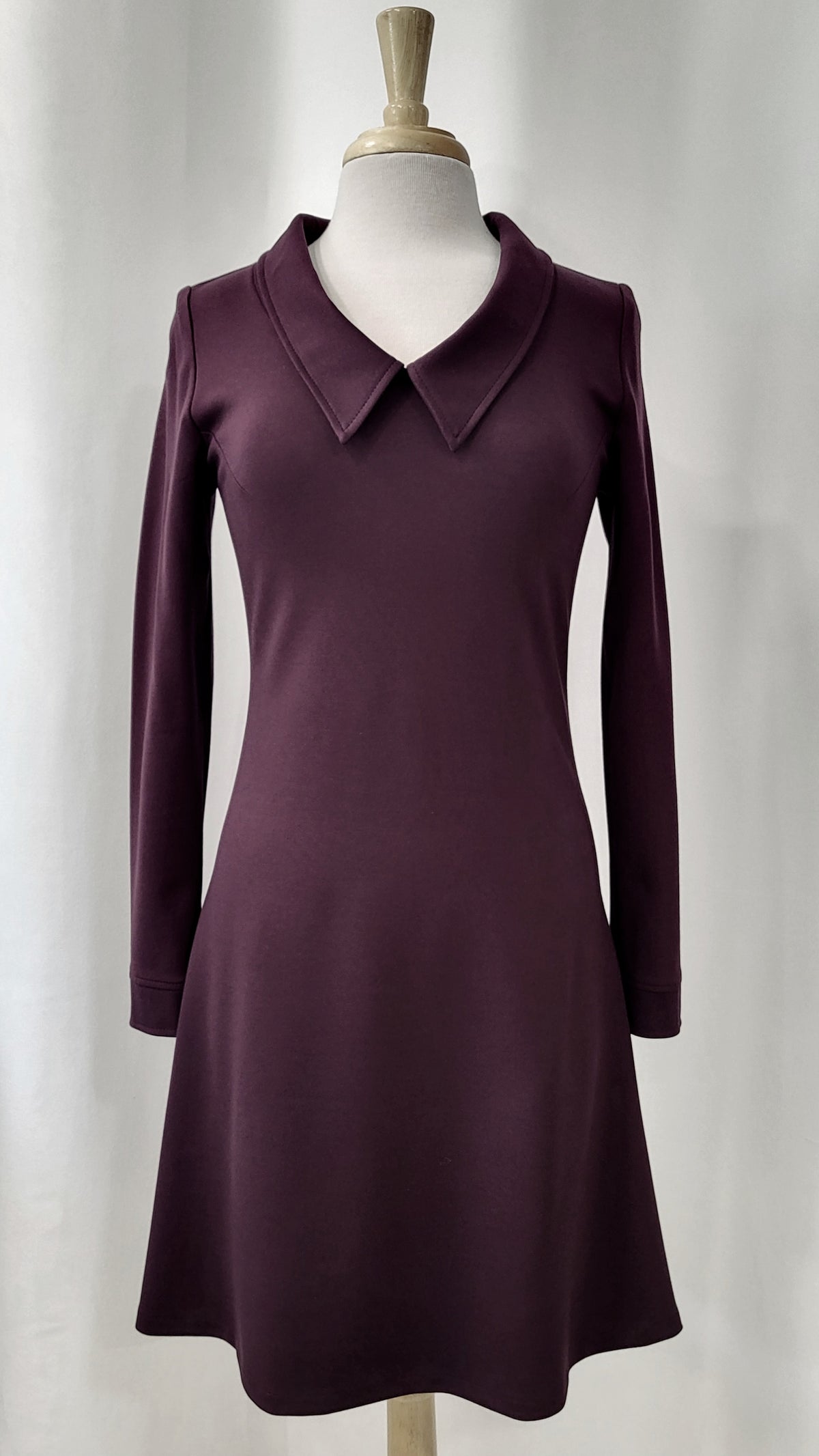 Robe Michelle bordeaux à manches longues avec col