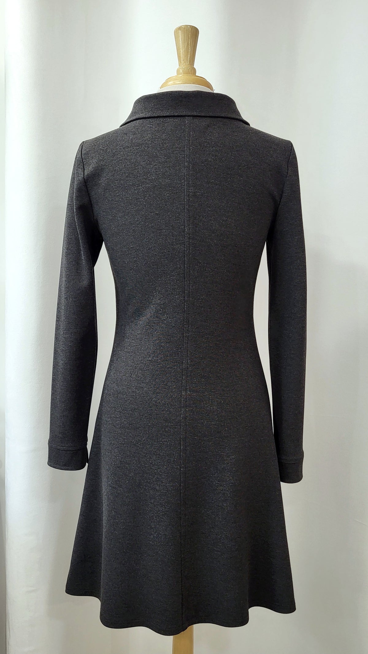 Robe Michelle grise à manches longues et col