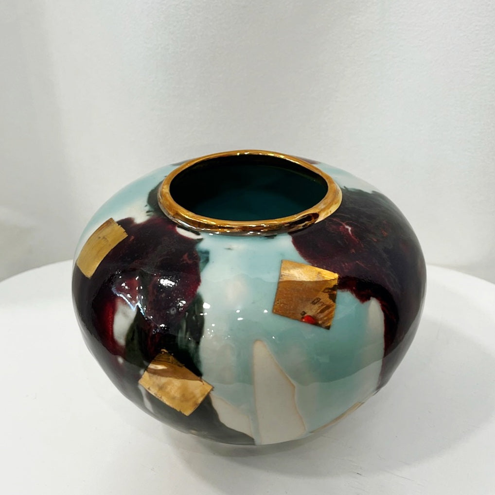Ceramic and 23K gold vase - Pauline Pelletier ceramist
