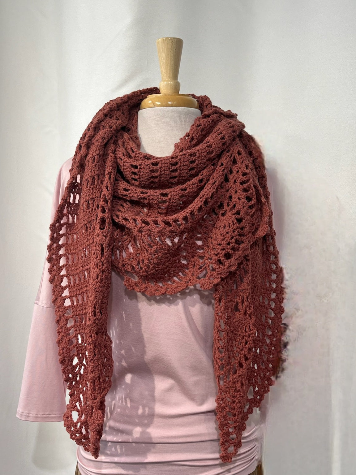 MPA - Châle ananas rose saumon tricoté au crochet