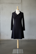 Robe Michelle noire à manches longues avec col