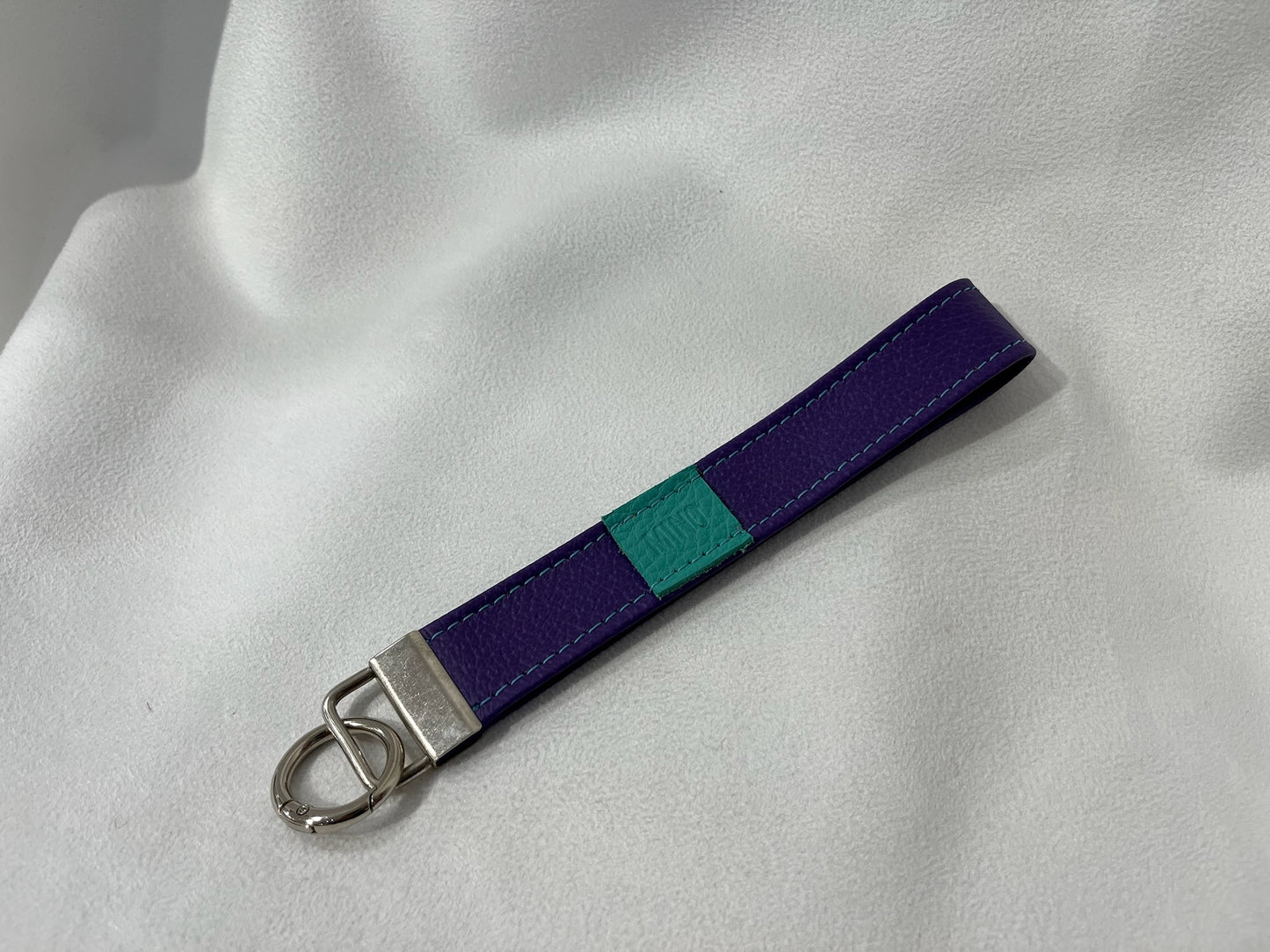 Ensemble tout en couleur - Étui à lunette, porte-clés et cœur en verre