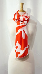Foulard long imprimé orangé et blanc