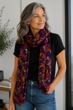 Foulard long en soie, imprimé exotique en tons de prune