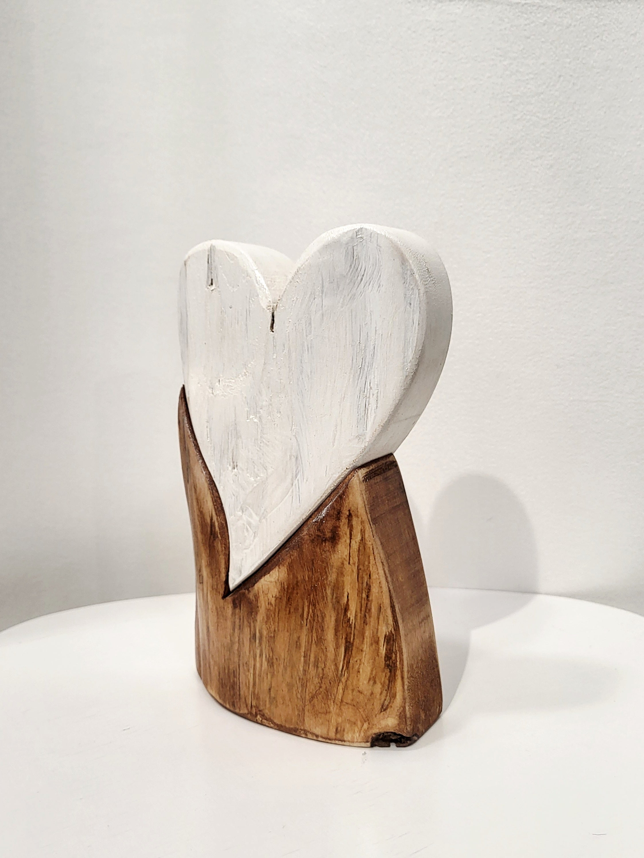 Coeur blanc en bois sur socle - Bertrand Massé artiste (Copie)