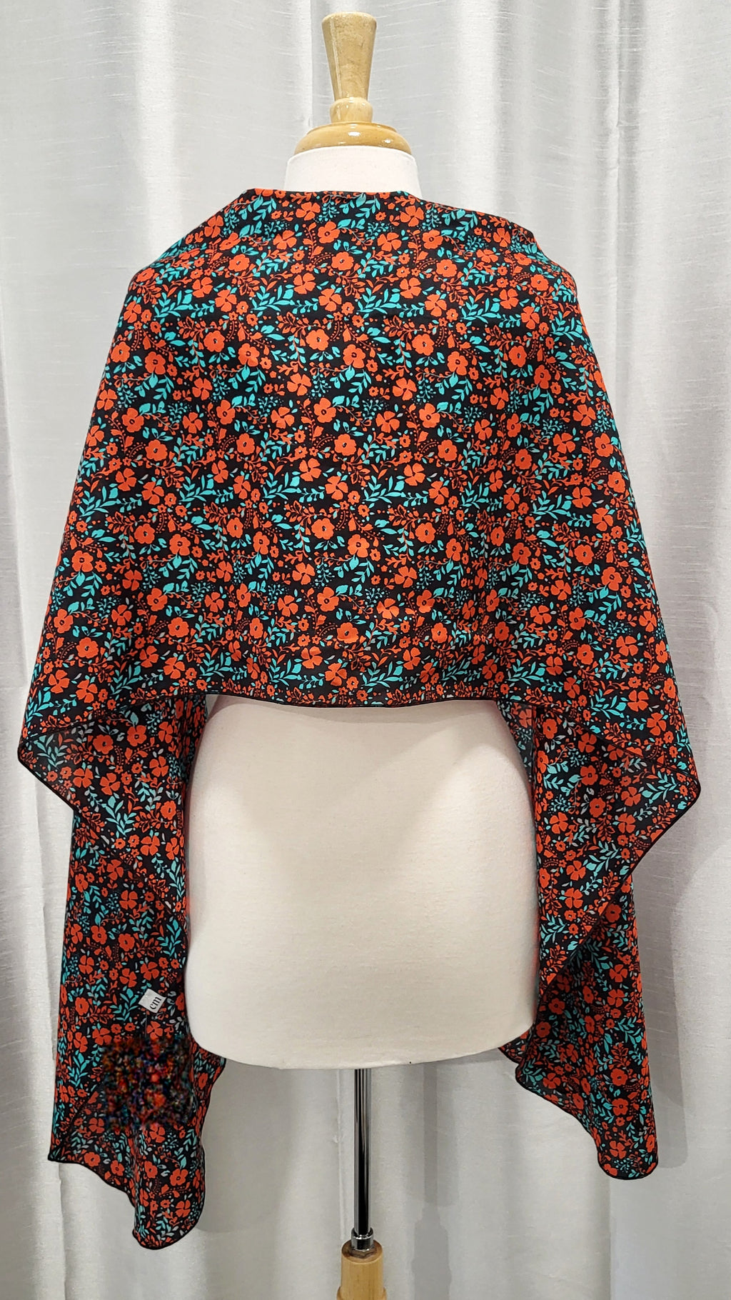 Foulard long en soie, fleuri rouge et turquoise sur fond noir