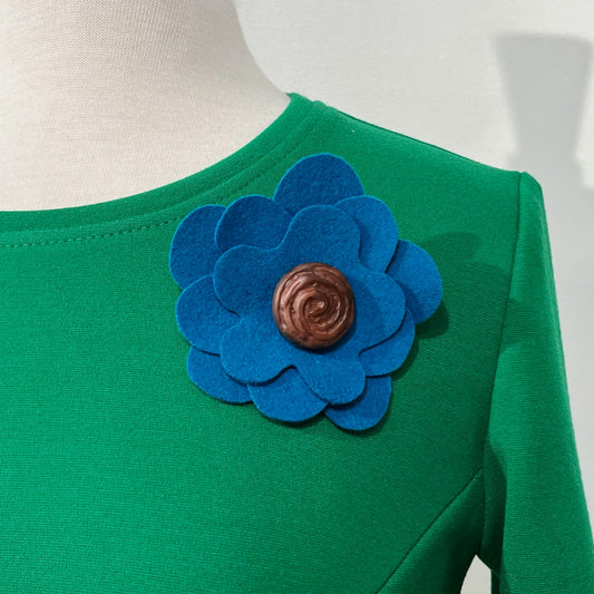 Broche fleur en laine