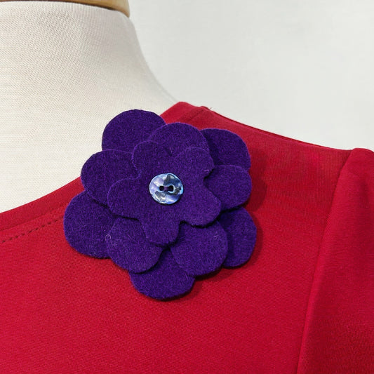 Broche fleur en laine