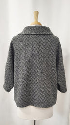 Pèlerine, veste pour femme en pure laine, chevrons noir et blanc