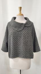 Pèlerine, veste pour femme en pure laine, chevrons noir et blanc