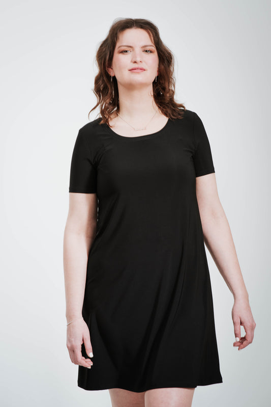 La petite robe noire qu'il vous faut! Modèle ''Christine''.