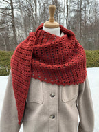 MPA - Châle Katia rouge brique tricoté au crochet.