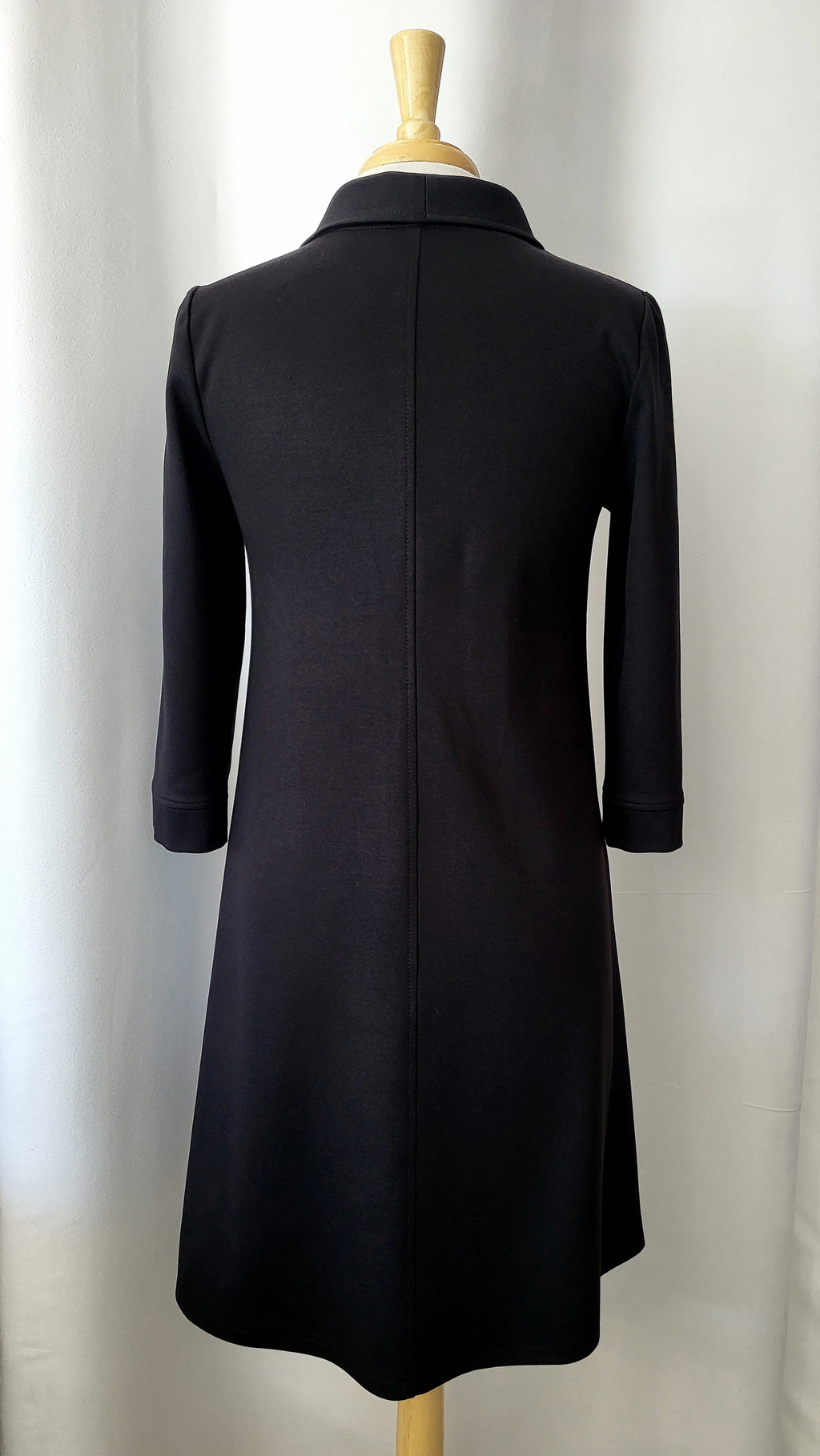 Robe Christine noire à manches trois-quarts et col rond