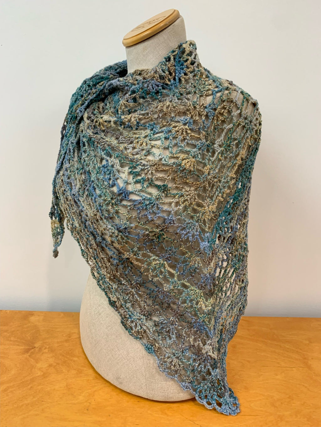 MPA - Châle triangle tricoté au crochet 2 choix de couleur