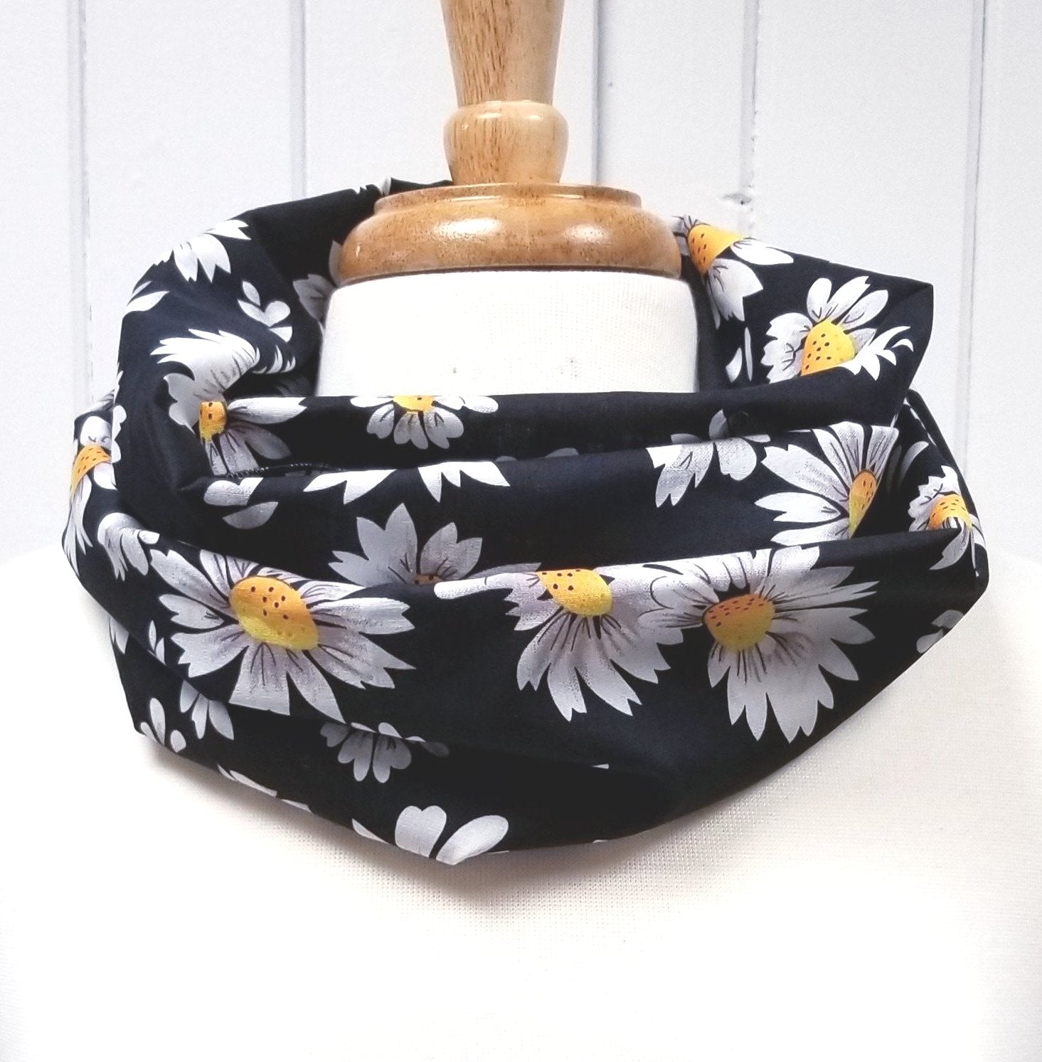 Foulard circulaire en coton imprimé marguerites. - Christine Mercier atelier-boutique