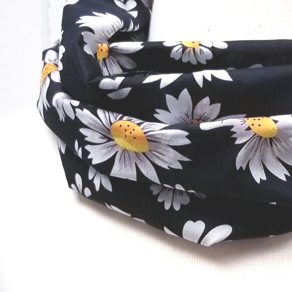 Foulard circulaire en coton imprimé marguerites. - Christine Mercier atelier-boutique