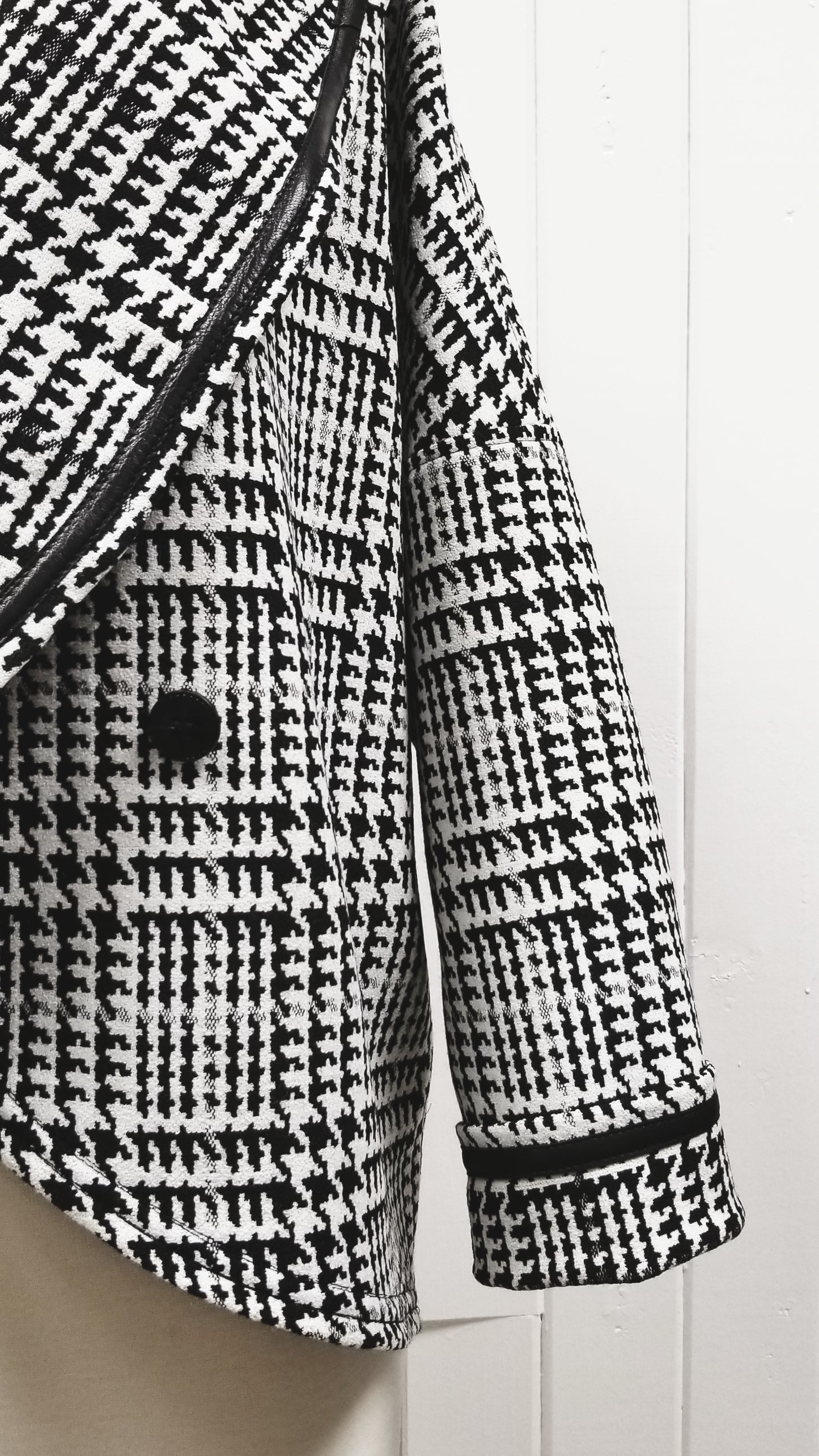 Veste polyvalente à grand motif ''prince-de-galles''et liséré de cuir. - Christine Mercier atelier-boutique