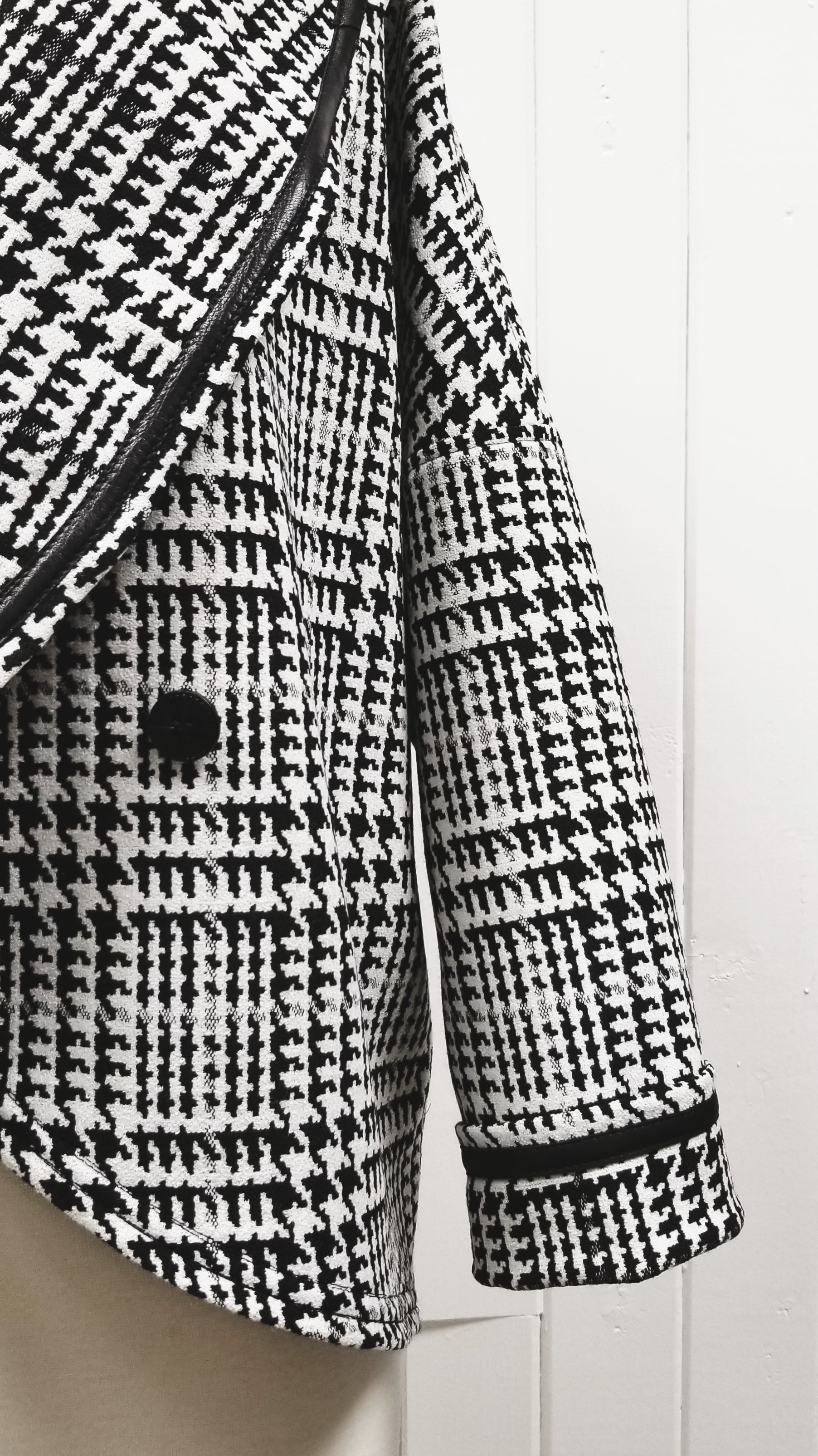 Veste polyvalente à grand motif ''prince-de-galles''et liséré de cuir. - Christine Mercier atelier-boutique