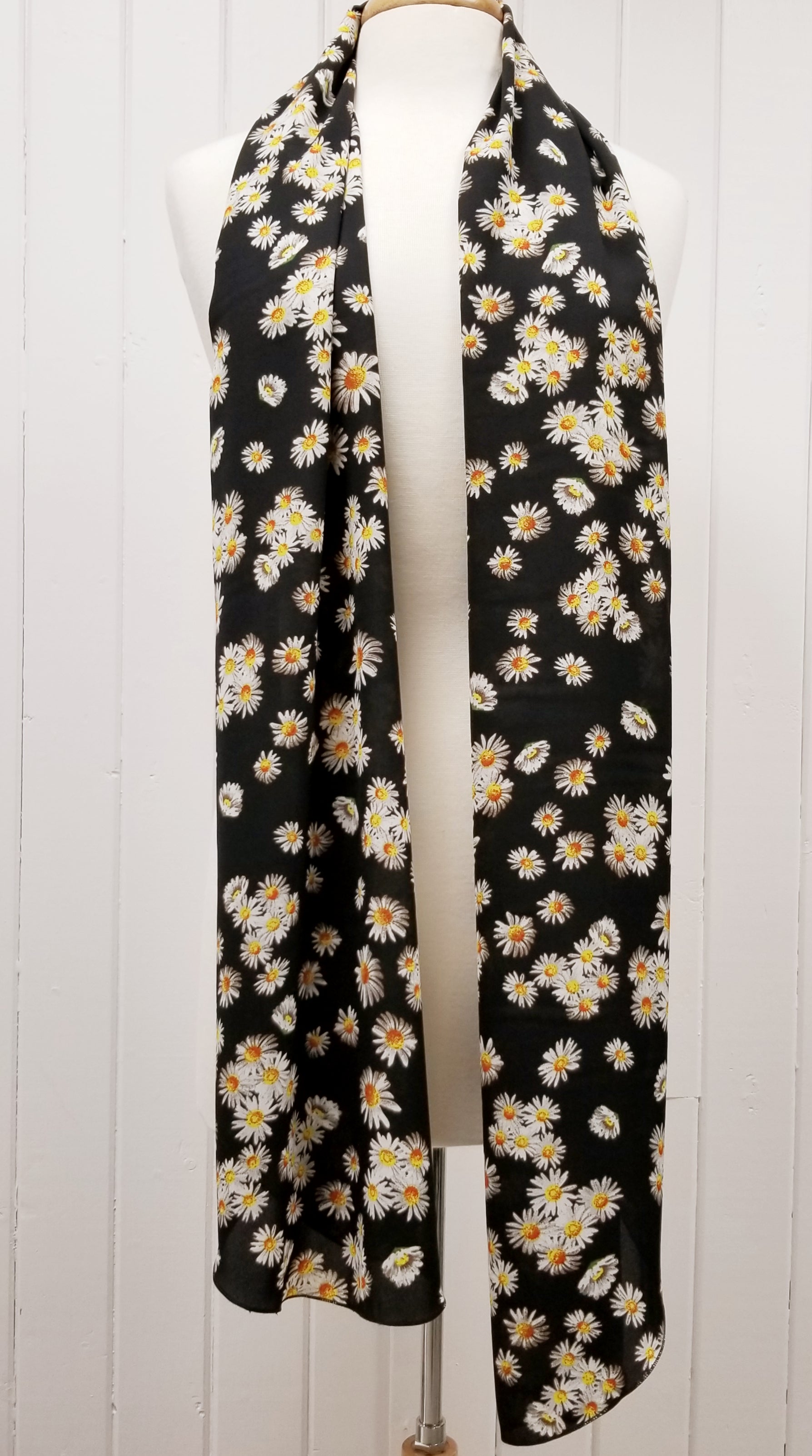 Foulard long imprimé marguerites. - Christine Mercier atelier-boutique