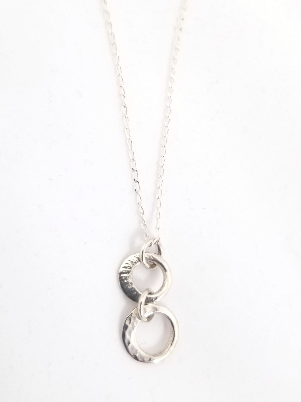 Collier en argent, pendentif à 2 anneaux. 0717 - Christine Mercier atelier-boutique