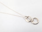 Collier en argent, pendentif à 2 anneaux. 0717 - Christine Mercier atelier-boutique