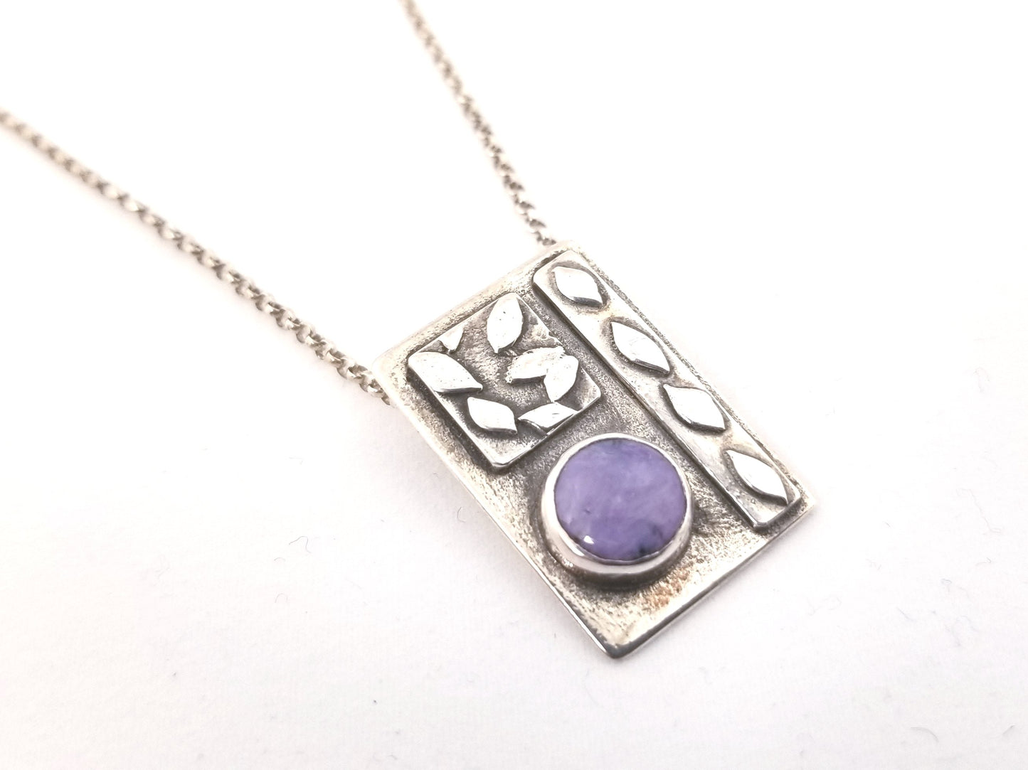 Collier petites feuilles d'argent et pierre naturelle mauve