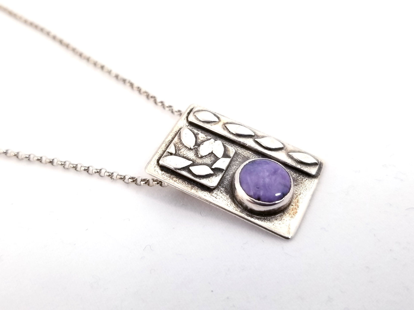 Collier petites feuilles d'argent et pierre naturelle mauve