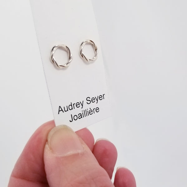 Petits anneaux torsadés en argent
