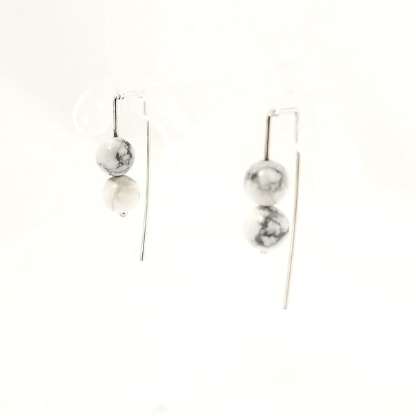 Boucles d'oreilles en argent et howlite.