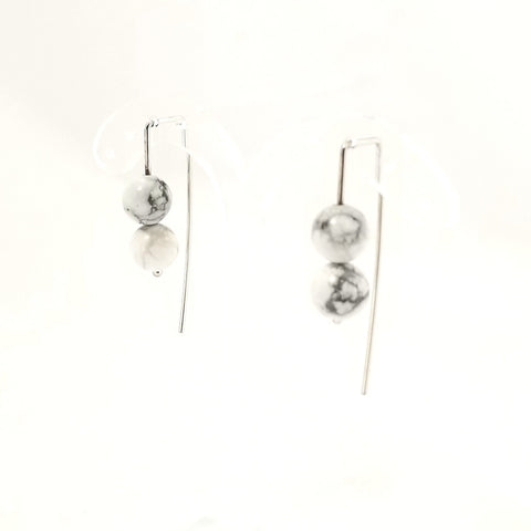 Boucles d'oreilles en argent et howlite.