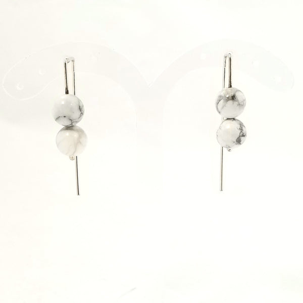 Boucles d'oreilles en argent et howlite.