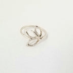 Délicate bague en argent à trois feuilles ajourées - Christine Mercier atelier-boutique