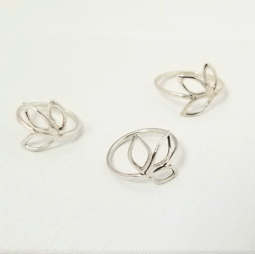Délicate bague en argent à trois feuilles ajourées - Christine Mercier atelier-boutique
