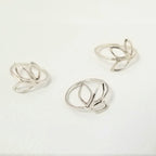 Délicate bague en argent à trois feuilles ajourées - Christine Mercier atelier-boutique