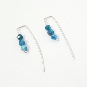 Boucles d'oreilles en argent et apatites.