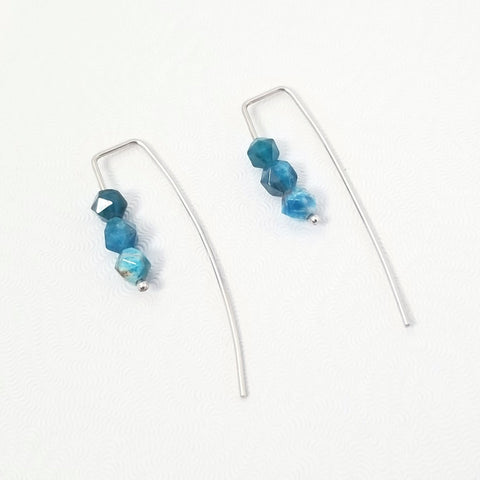 Boucles d'oreilles en argent et apatites.