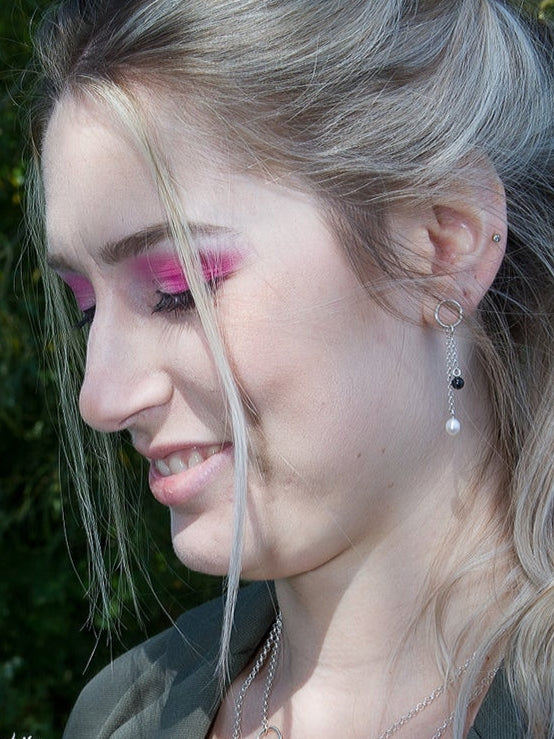 Boucles d'oreilles longues en argent et perles AUT20-03 - Christine Mercier atelier-boutique