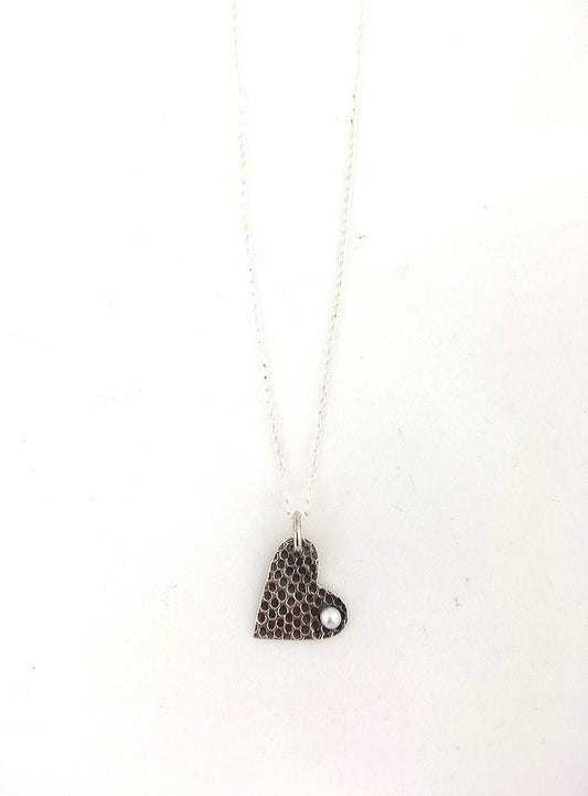 SEY - Collier à pendentif coeur texturé en argent et perle CO04