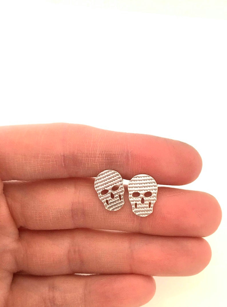 Boucles d'oreilles CR04 crâne en argent texturé