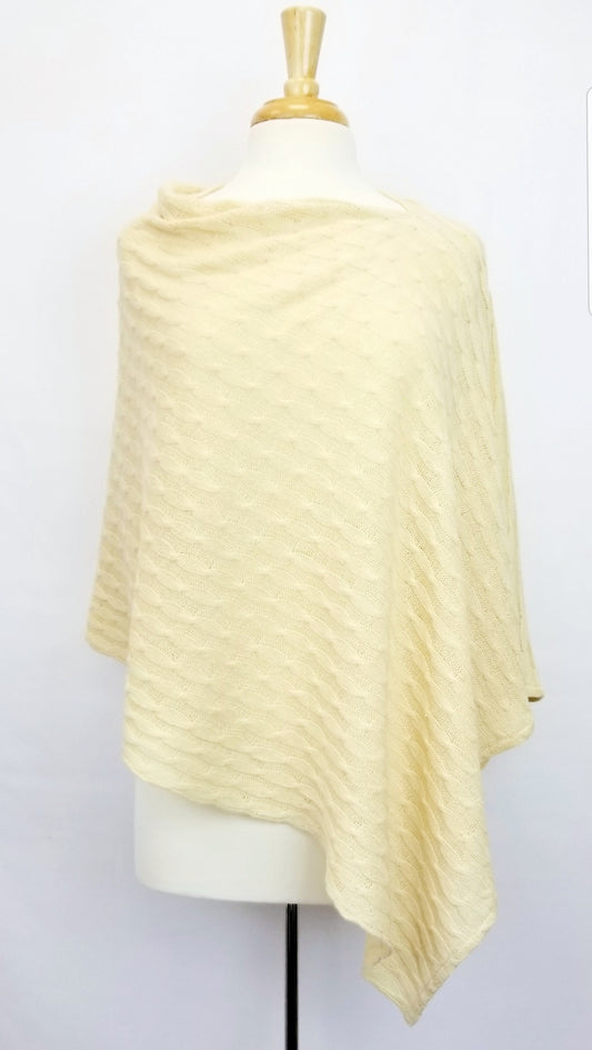 Poncho asymétrique en tricot de soie naturelle, designer québécois CM atelier-boutique