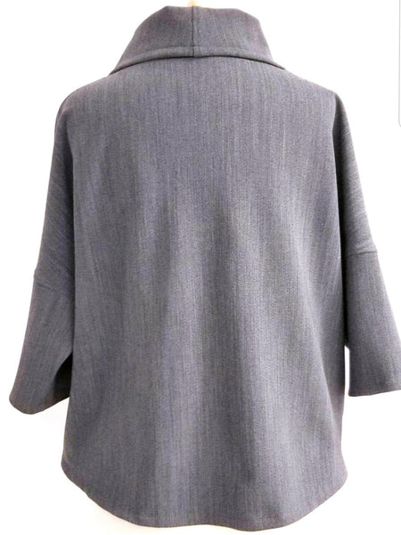 Pèlerine col tombant en laine extensible gris texturé.