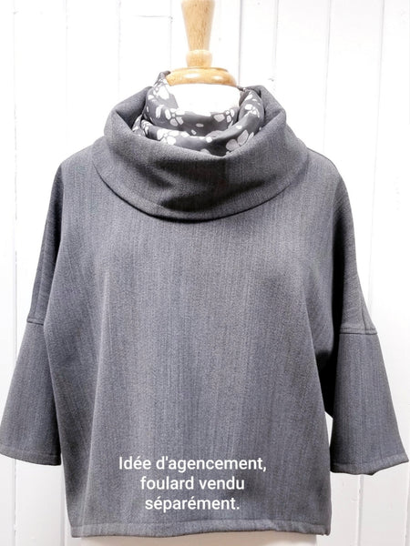 Pèlerine col tombant en laine extensible gris texturé.